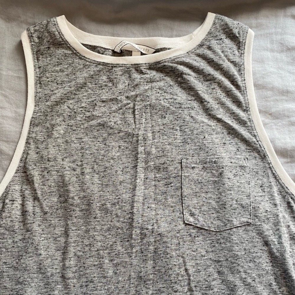 VS CROP TOP TANK NWOT